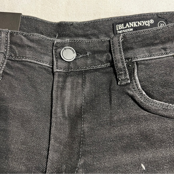 Blank NYC NWT roll up short Size 27 28 and 29 - Picture 4 of 10